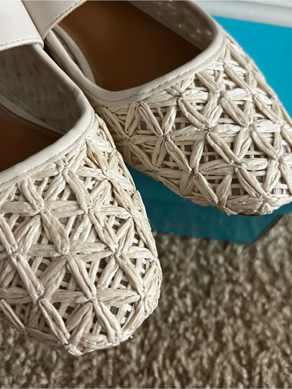 2 PAIRS FLATS SHOES LIKE NEW. CREAM BEIGE COLOR SIZE 8 - Picture 5 of 13